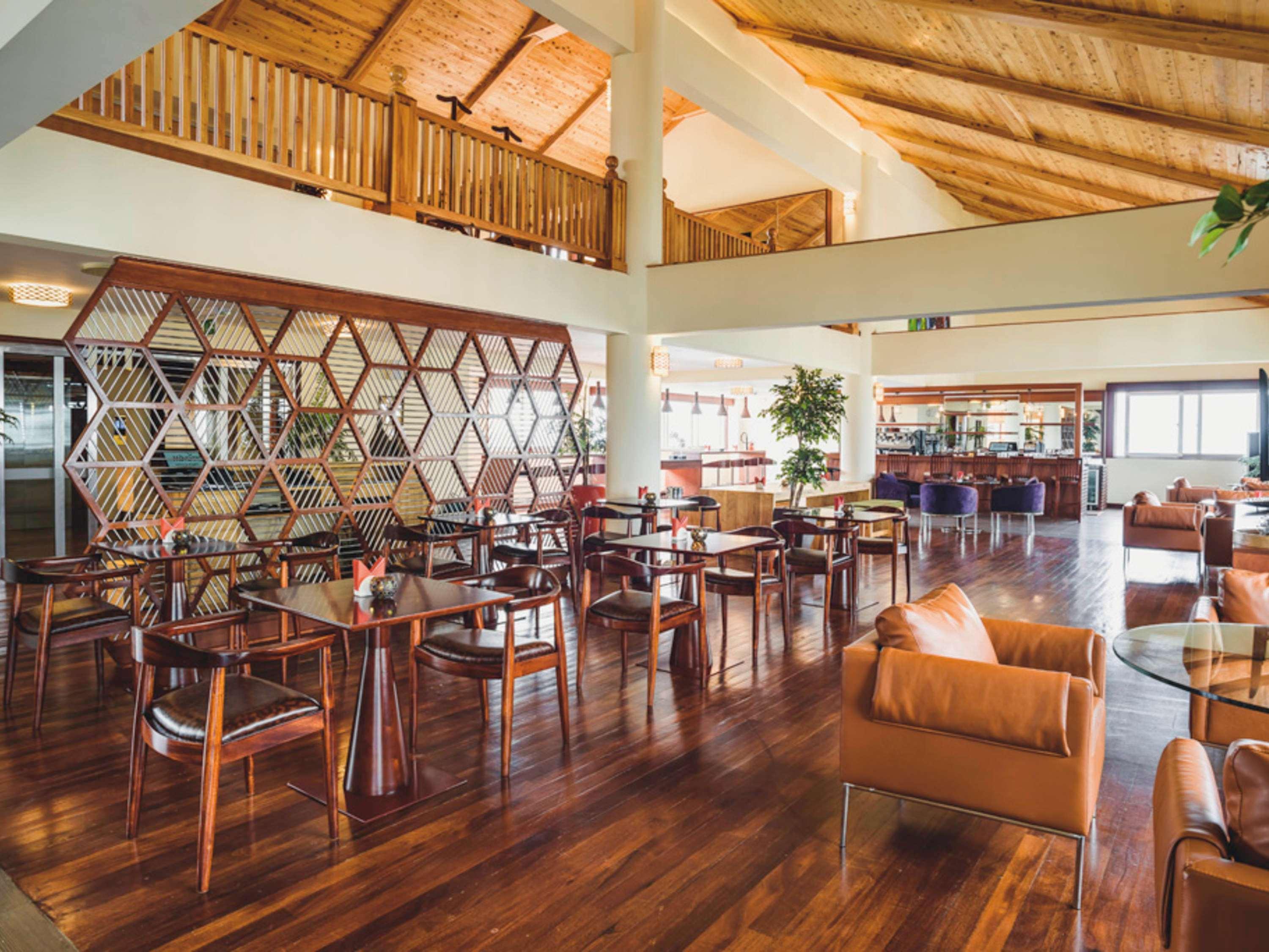 होटल Moevenpick & Residences 5*