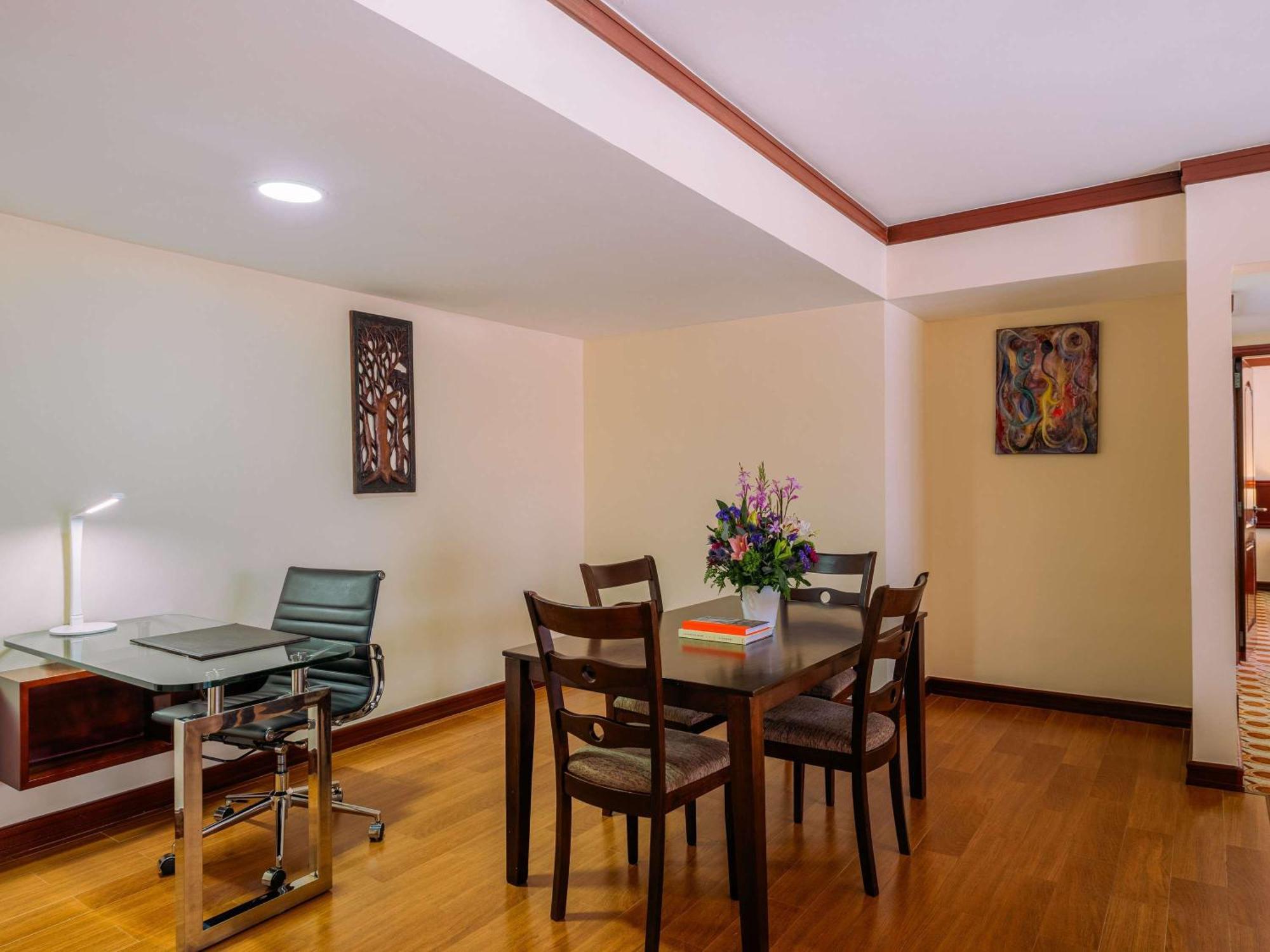 होटल Moevenpick & Residences