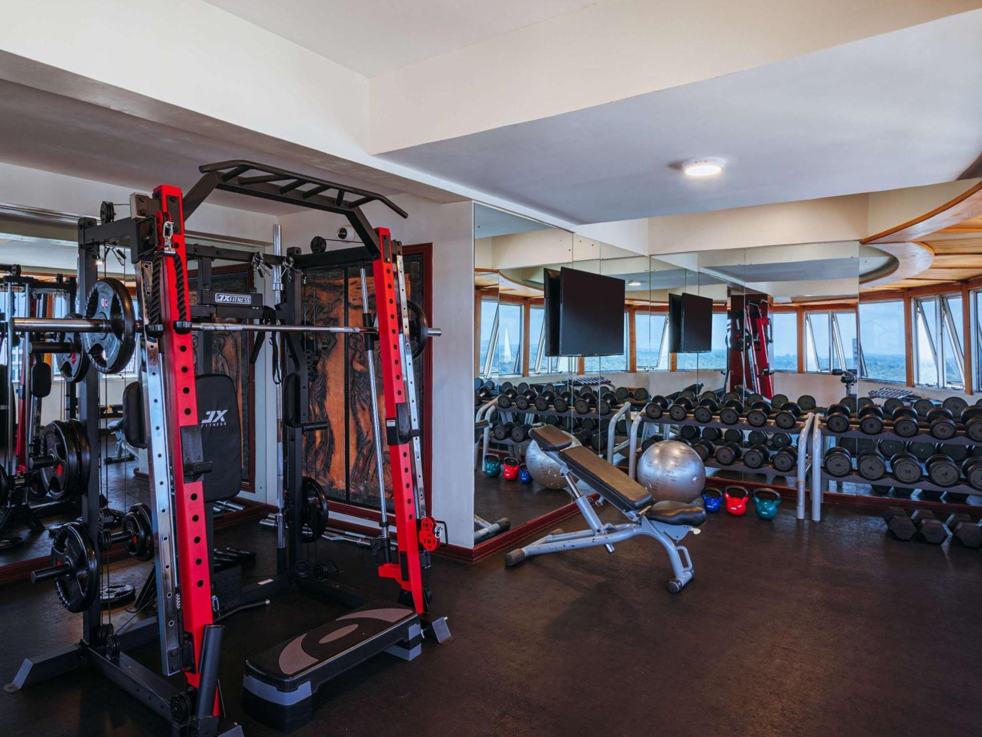 होटल Moevenpick & Residences 5*