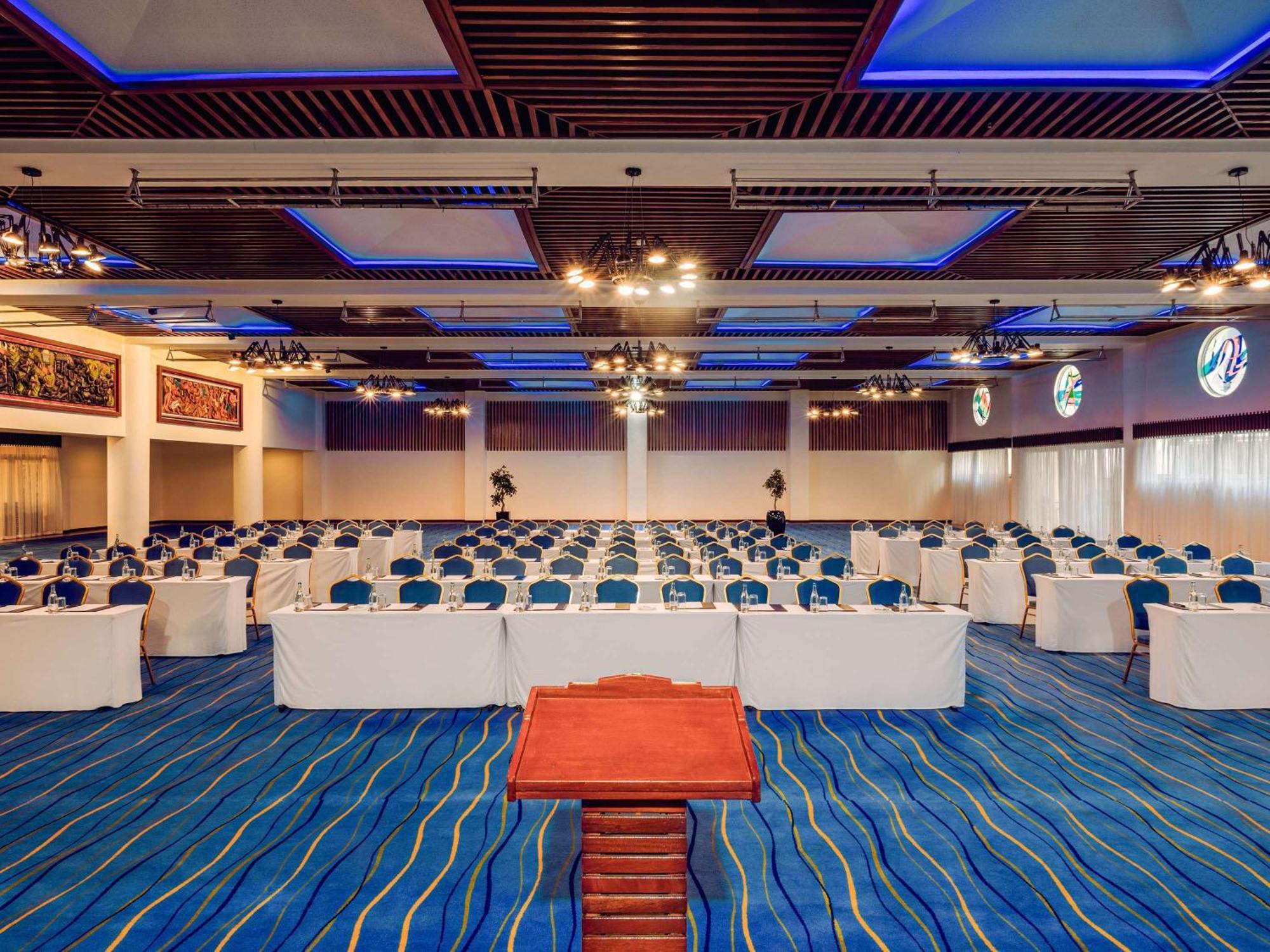 Moevenpick & Residences Отель Найроби