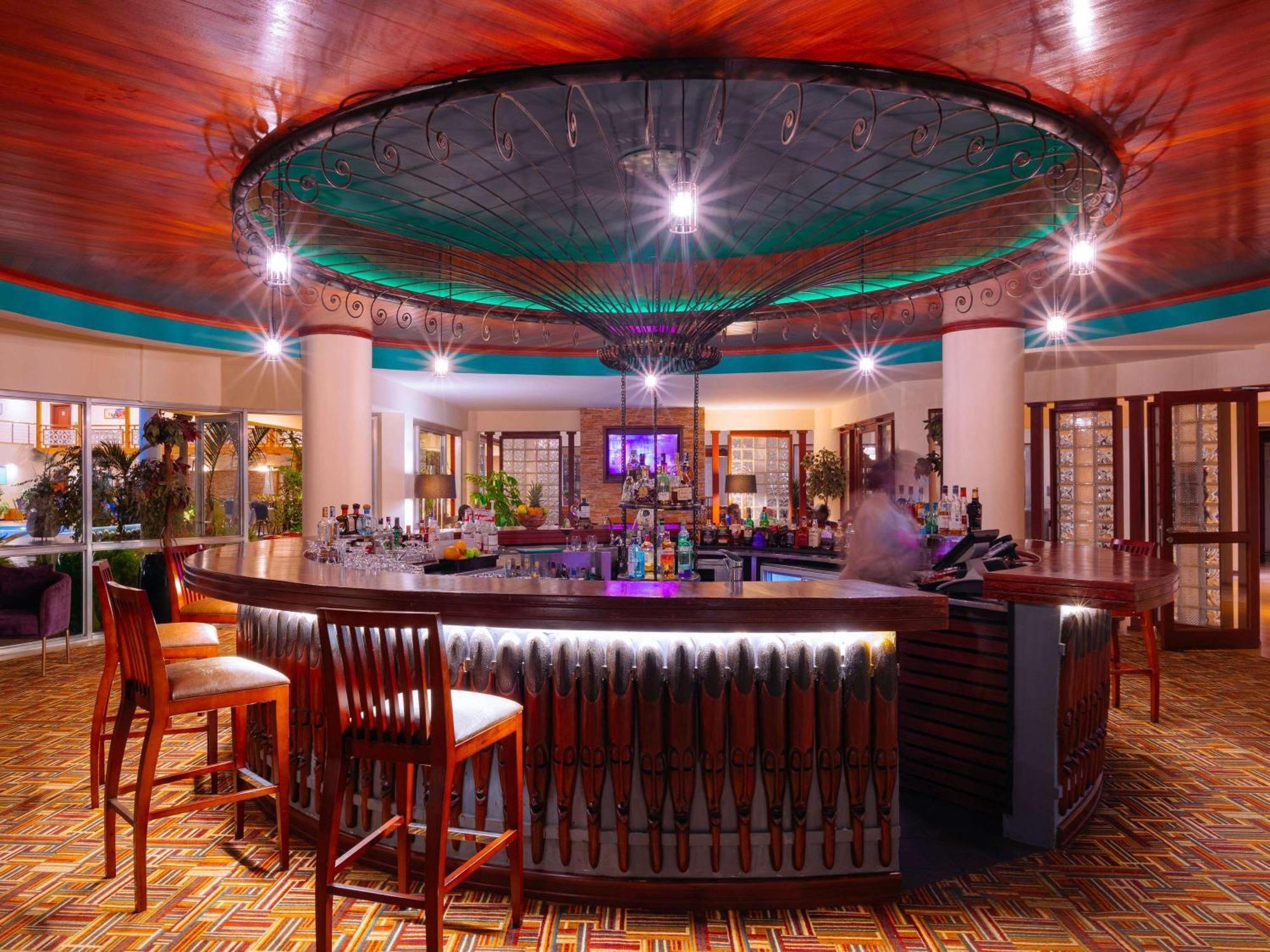 Отель Moevenpick & Residences 5*